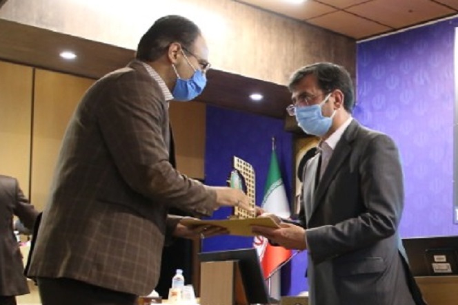 از روابط عمومی دانشگاه حضرت معصومه(س) به عنوان روابط عمومی برتر تجلیل شد