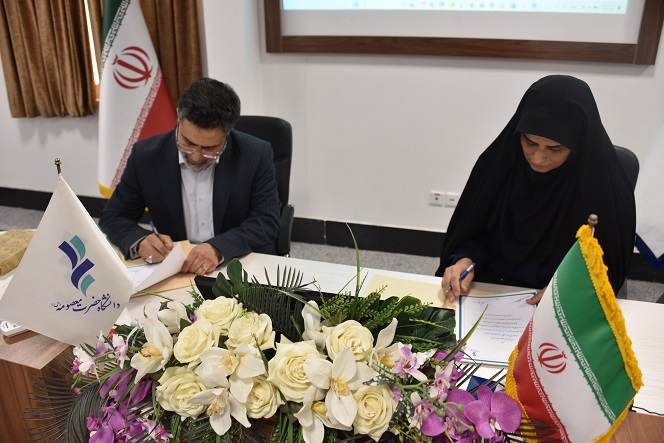 امضای تفاهم نامه بین دانشگاه حضرت معصومه (س) و کانون سردفتران و دفتریاران استان قم