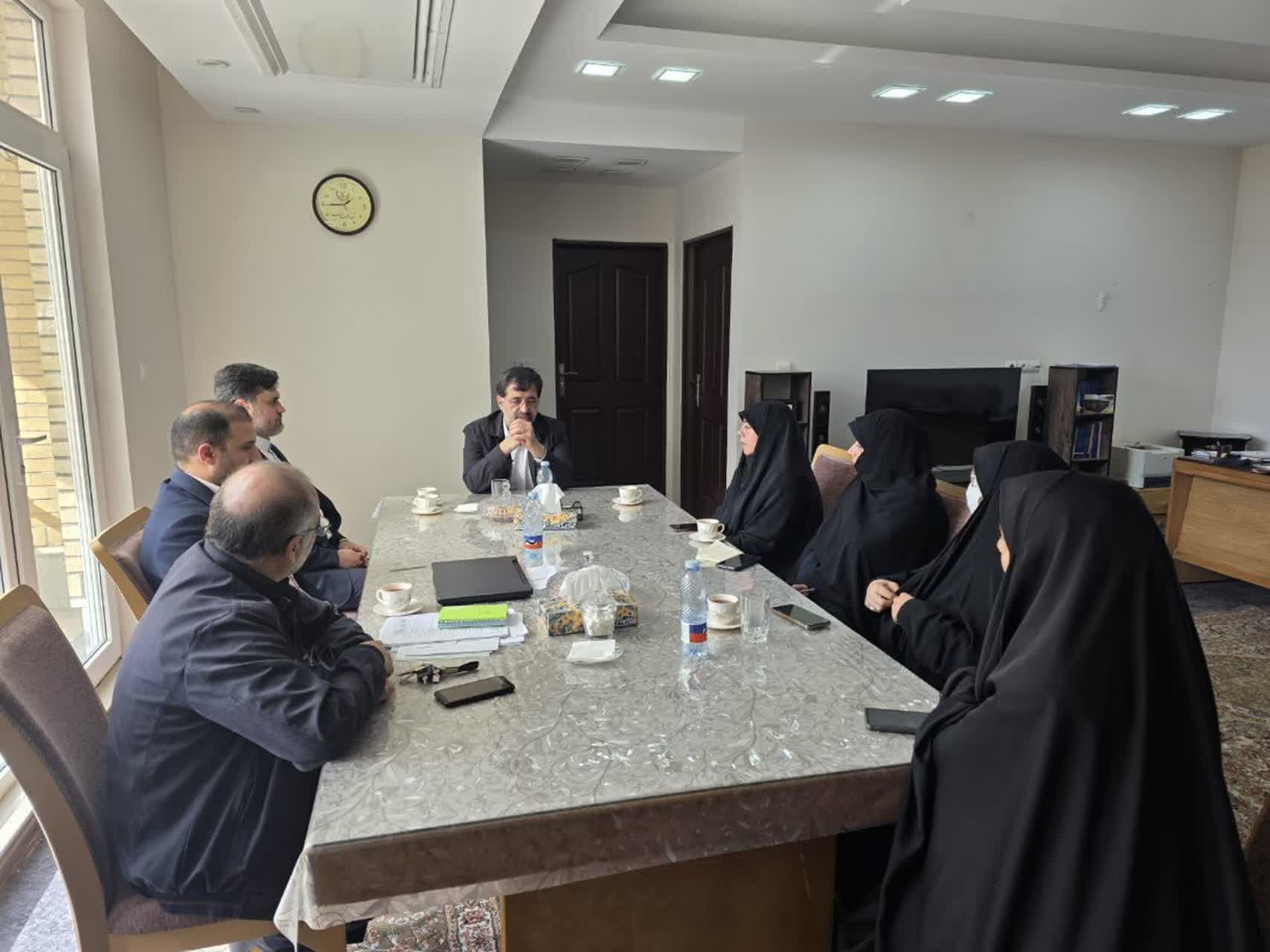 در فضایی صمیمی؛
استاندار قم با سرپرست دانشگاه حضرت معصومه(س) و جمعی از مسئولان دانشگاه دیدار کرد