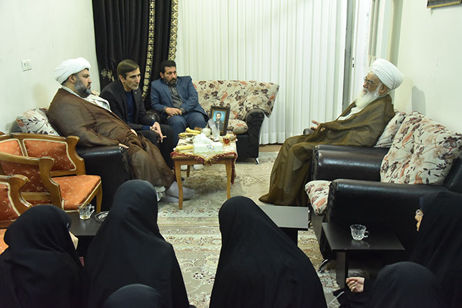 دیدار مسوولین و دانشجویان با خانواده شهید مدافع حرم