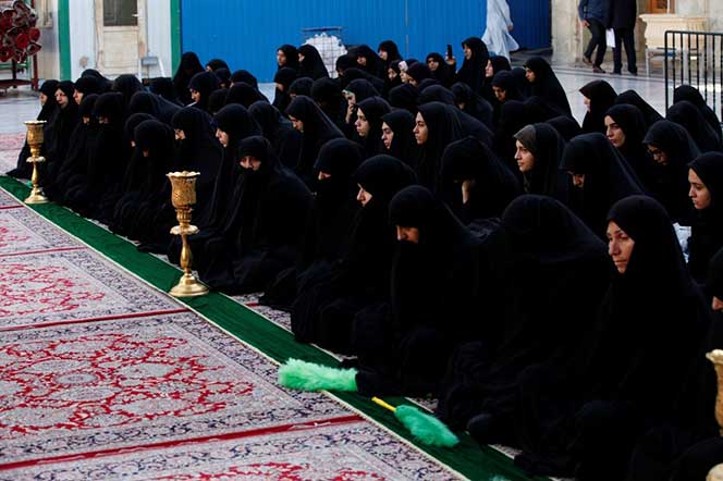 همزمان با روزهای آغازین سال تحصیلی؛ جمعی از دانشجویان و کارکنان دانشگاه در مراسم خطبه خوانی حرم حضرت معصومه (س) شرکت کردند
