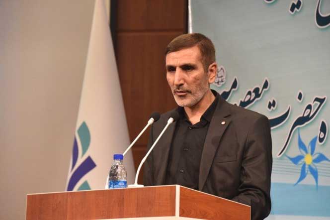 آماده شنیدن انتقادات و خصوصاً  پیشنهادات سازنده دانشجویان برای اداره امور دانشگاه هستیم