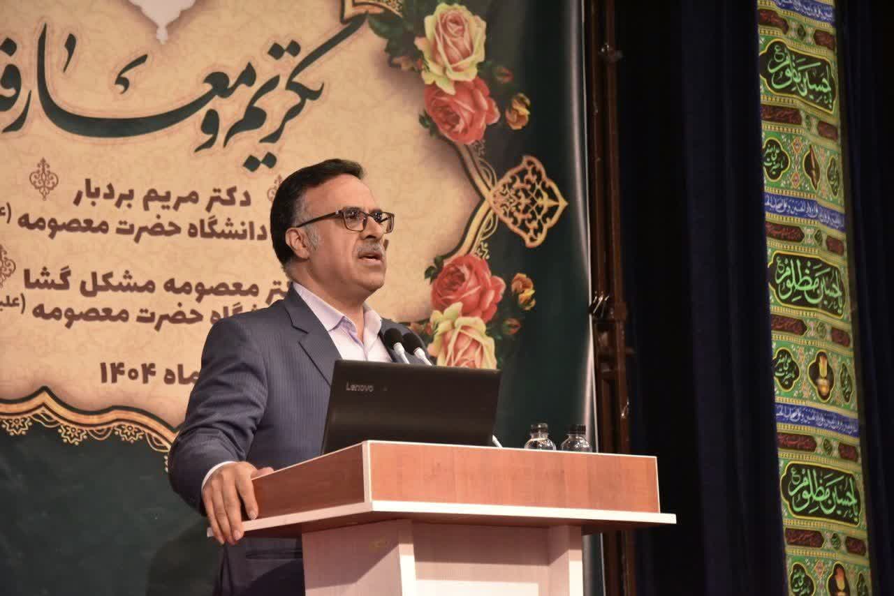 با حضور مشاور وزیر علوم و مدیرکل حوزه وزارتی و روابط عمومی وزارت علوم، تحقیقات و فناوری:
آیین تکریم رئیس پیشین و سرپرست جدید دانشگاه حضرت معصومه(س)  برگزار شد