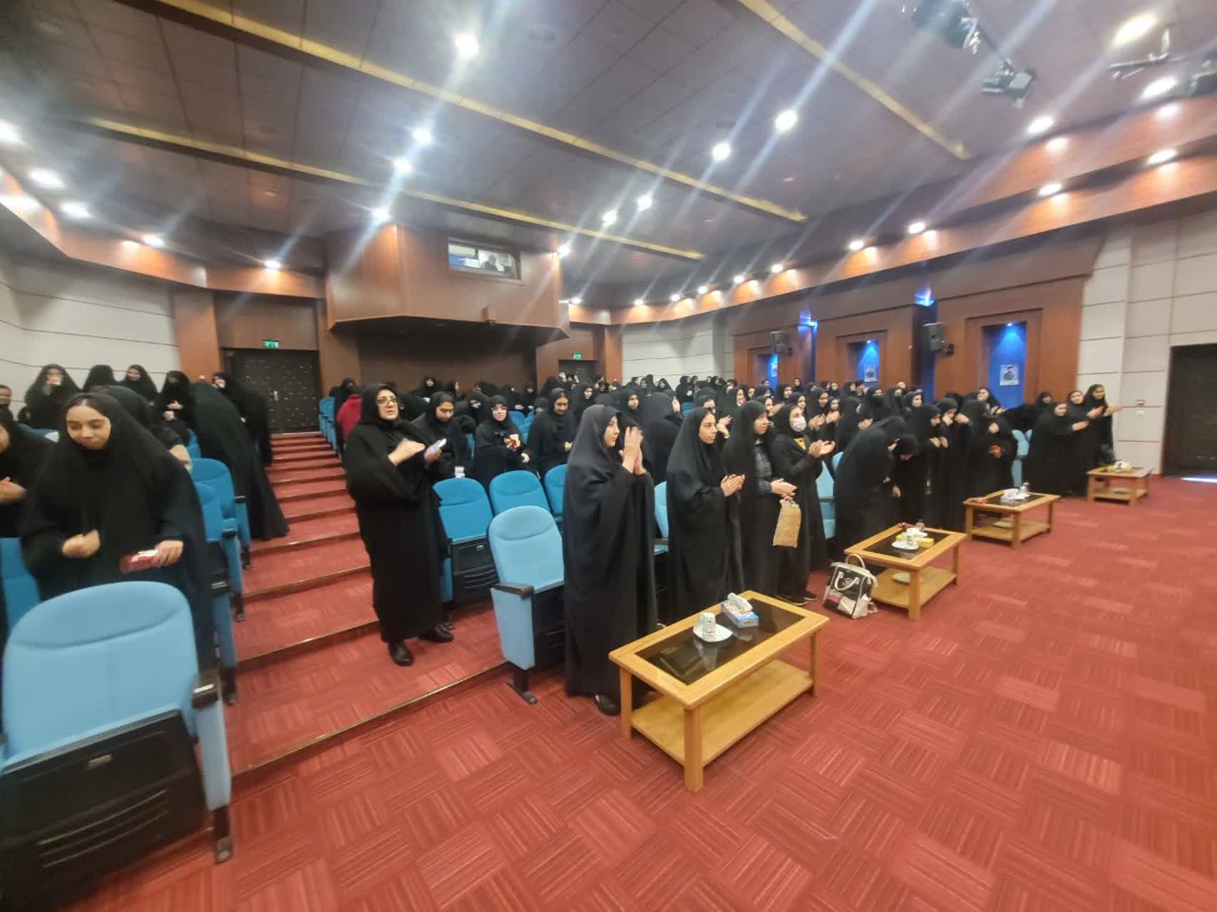 با اهتمام روابط عمومی دانشگاه برگزار شد:
بازدید جمعی از دانش آموزان پایه دوازدهم دبیرستان های قم از دانشگاه حضرت معصومه علیهاالسلام