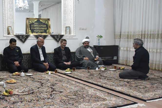 مسؤولان دانشگاه حضرت معصومه (س) با دو تن از جانبازان کشور دیدار و از آنان تجلیل کردند