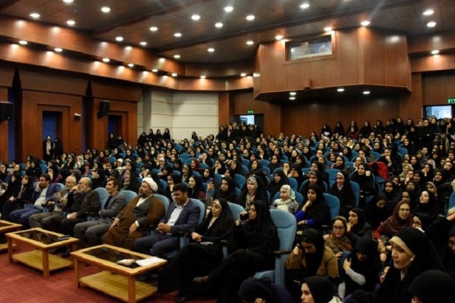 تجلیل از دانشجویان ممتاز آموزشی و فعالین فرهنگی
