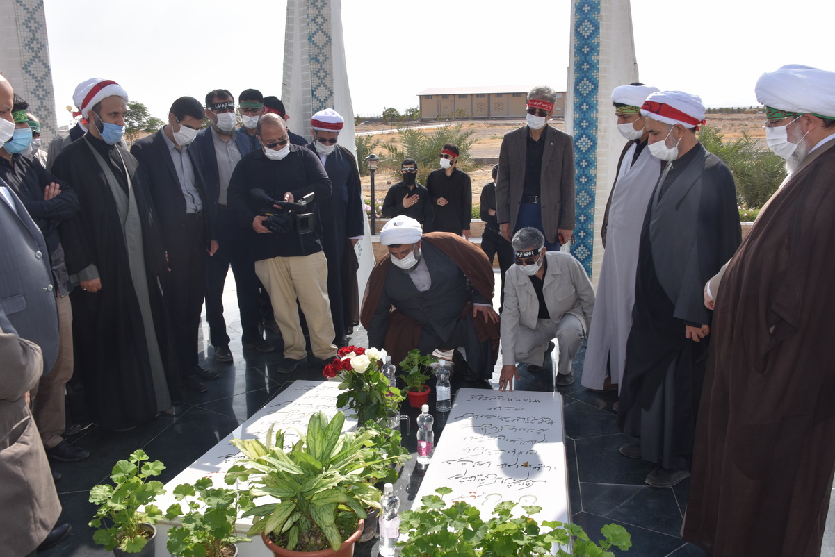 استقبال از کاروان استانی نور در دانشگاه و غبار روبی مزار شهدای گمنام